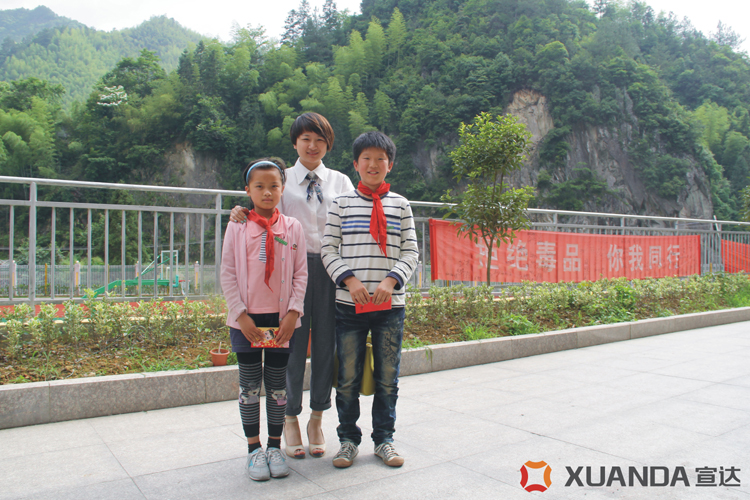 宣達(dá)集團(tuán)開(kāi)展2013-2014學(xué)年第二學(xué)期結(jié)對(duì)幫扶工作