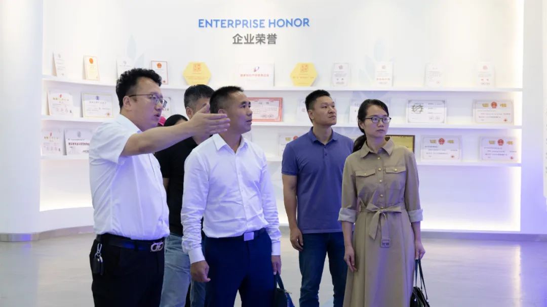 市派協(xié)調(diào)指導(dǎo)組蒞臨宣達(dá)實(shí)業(yè)集團(tuán)開展助企服務(wù)活動(dòng)