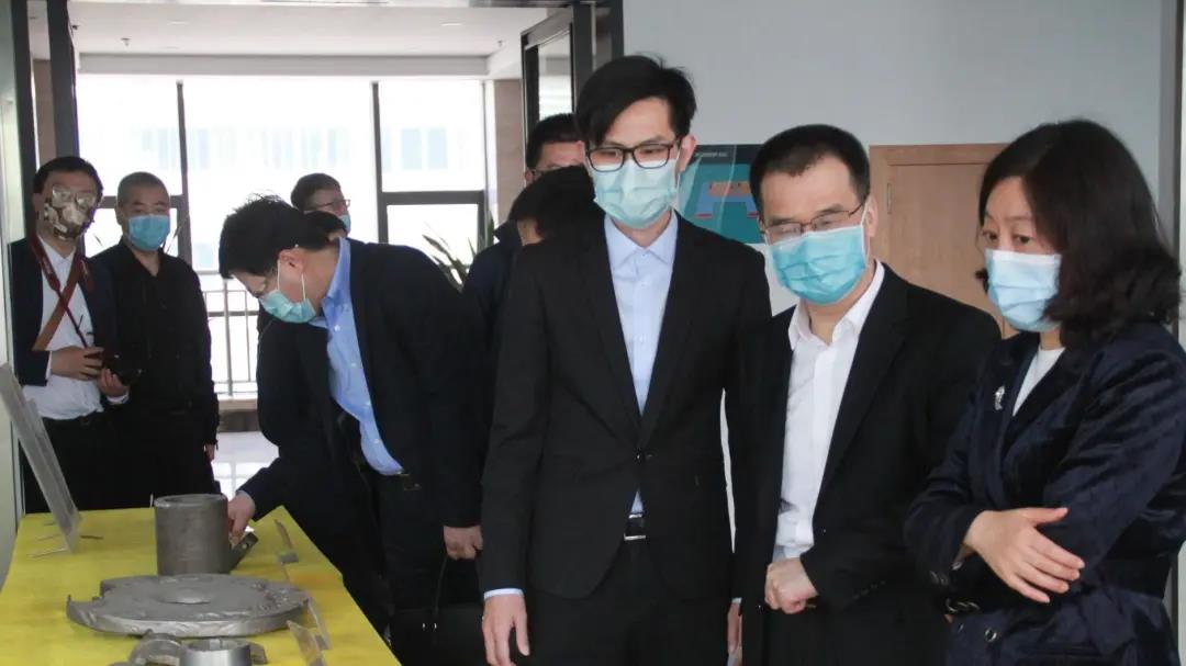 市科技局局長章月影一行視察宣達(dá)集團(tuán)