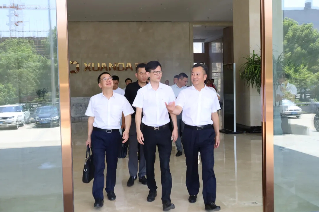 林萬樂縣長現(xiàn)場查看宣達(dá)集團(tuán)智能化改造工作